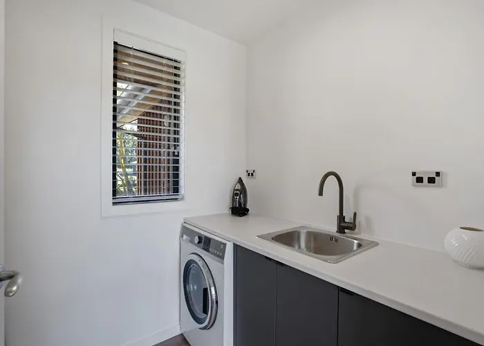 Holiday home The Luxe Pool House - Sleeps 10 Wanaka