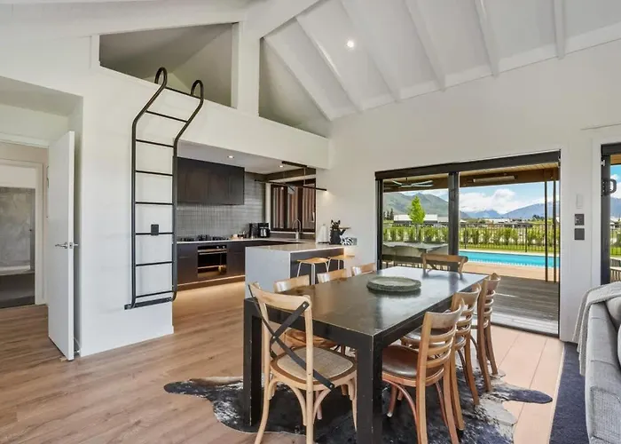 Holiday home The Luxe Pool House - Sleeps 10 Wanaka