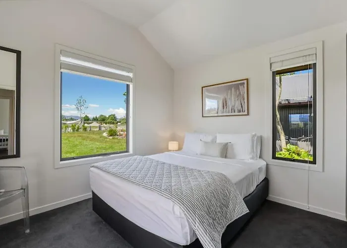 Holiday home The Luxe Pool House - Sleeps 10 *