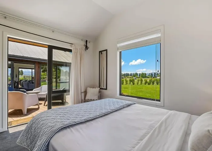 Holiday home The Luxe Pool House - Sleeps 10 Wanaka