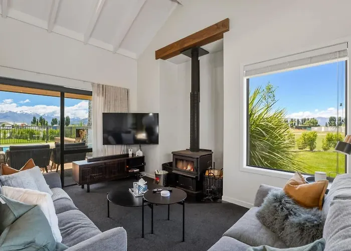 Holiday home The Luxe Pool House - Sleeps 10 Wanaka