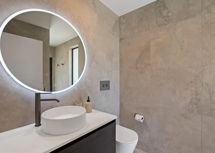 Holiday home The Luxe Pool House - Sleeps 10 *
