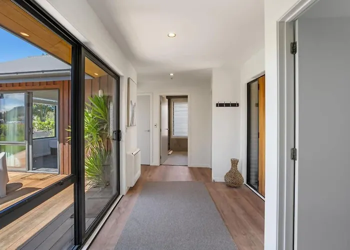 The Luxe Pool House - Sleeps 10