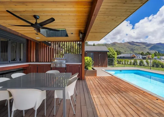 Holiday home The Luxe Pool House - Sleeps 10