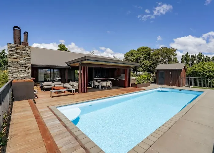 Holiday home The Luxe Pool House - Sleeps 10