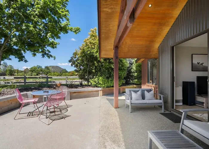 The Luxe Pool House - Sleeps 10 Holiday home Wanaka