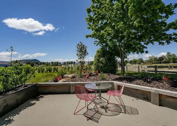 The Luxe Pool House - Sleeps 10 Wanaka