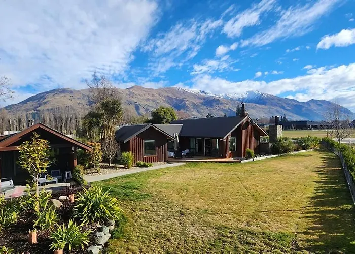 Holiday home The Luxe Pool House - Sleeps 10 Wanaka